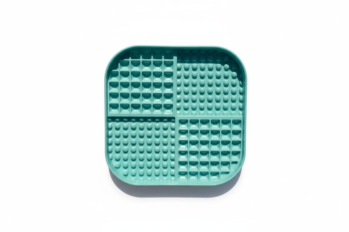 LickiMat Slomo XL - The Woof Toys