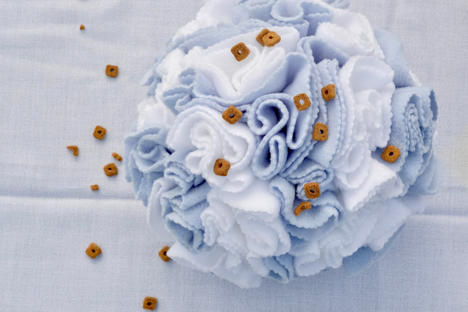 Sniffing Ball Light Blue promoting calm, focused indoor play