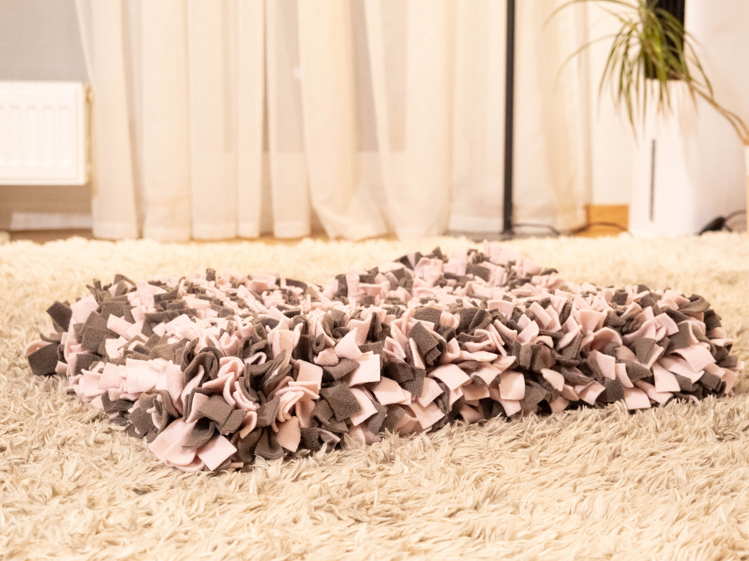 Sniffing Mat Dark Pink supporting calm mealtime enrichment